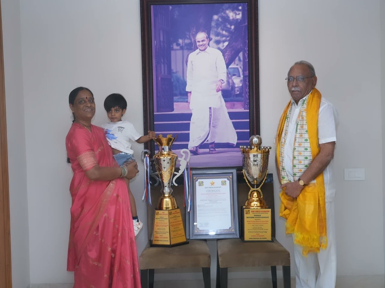 కేవీపీని కలిసిన మంత్రి కొండ సురేఖ..