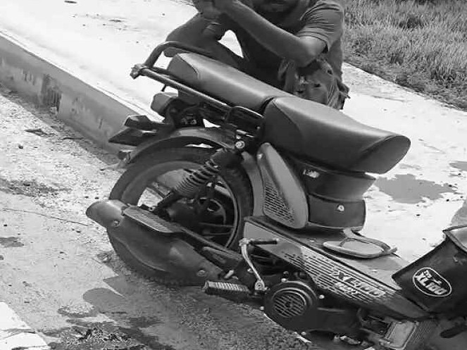 కల్వర్టును ఢీకొన్న బైక్.. వ్యక్తికి తీవ్ర గాయాలు