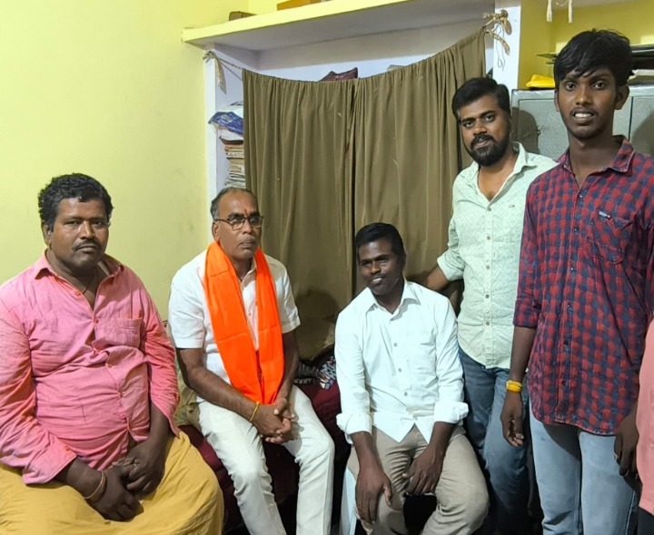 వాటర్ మెన్ ను పరామర్శించిన కార్పొరేటర్