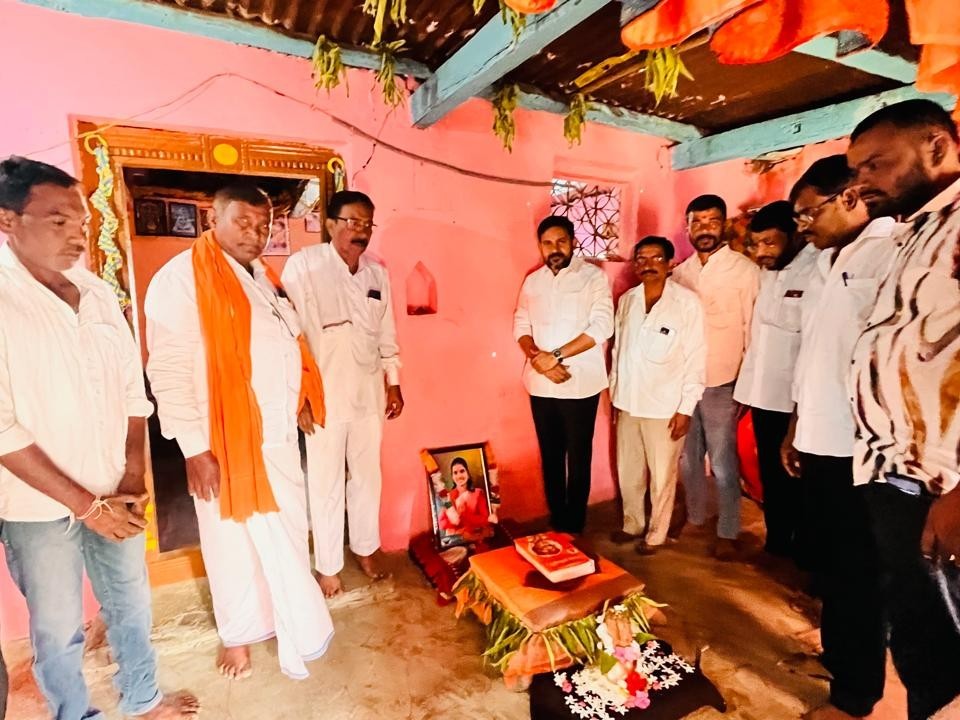 బాధిత కుటుంబాన్ని పరామర్శించిన బలరాం జాదవ్