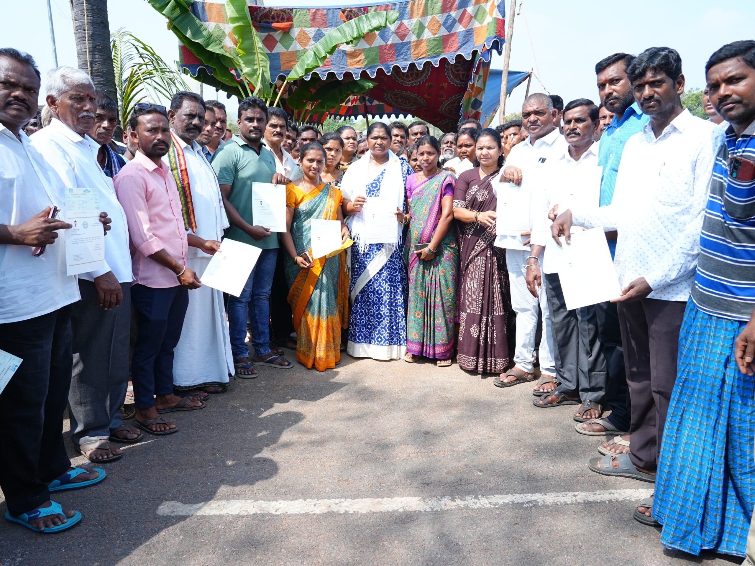 CMRF చెక్కులను పంపిణీ చేసిన మంత్రి సీతక్క