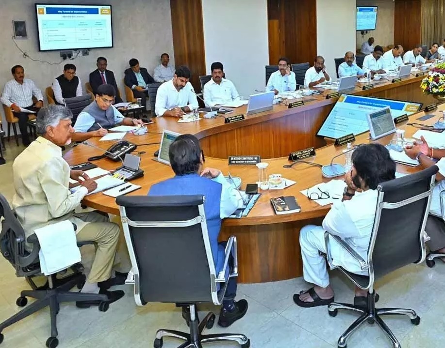 BREAKING: మంత్రులకు సీఎం వార్నింగ్