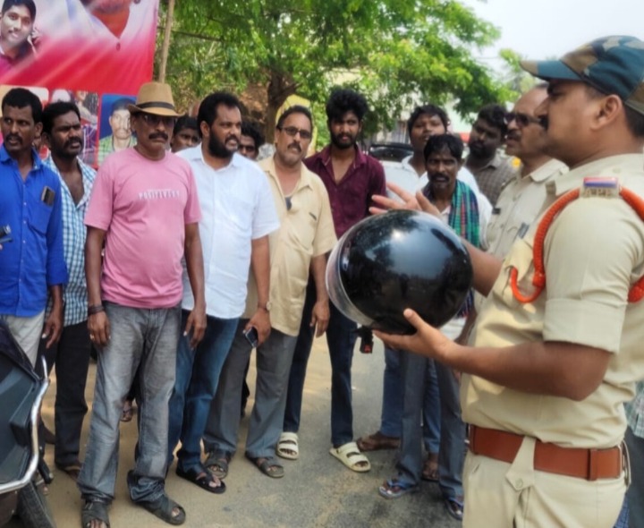 హెల్మెట్ రక్షణ కవచం: ఎస్సై