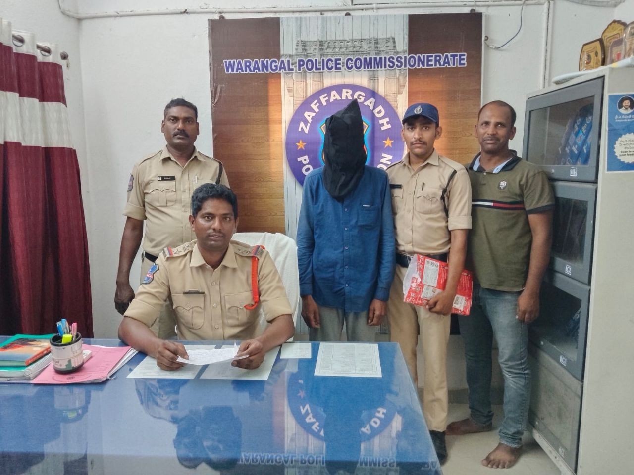 భార్యపై కత్తి దాడి.. భర్త అరెస్ట్