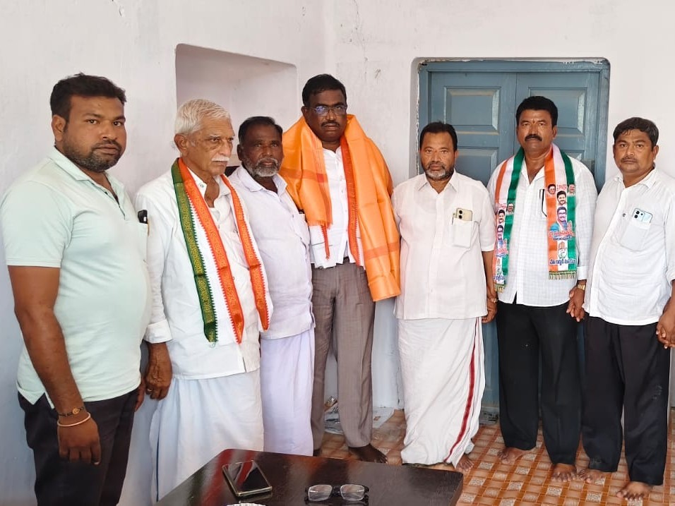 కాంగ్రెస్ జిల్లా ఉపాధ్యక్షుడికి సన్మానం..!