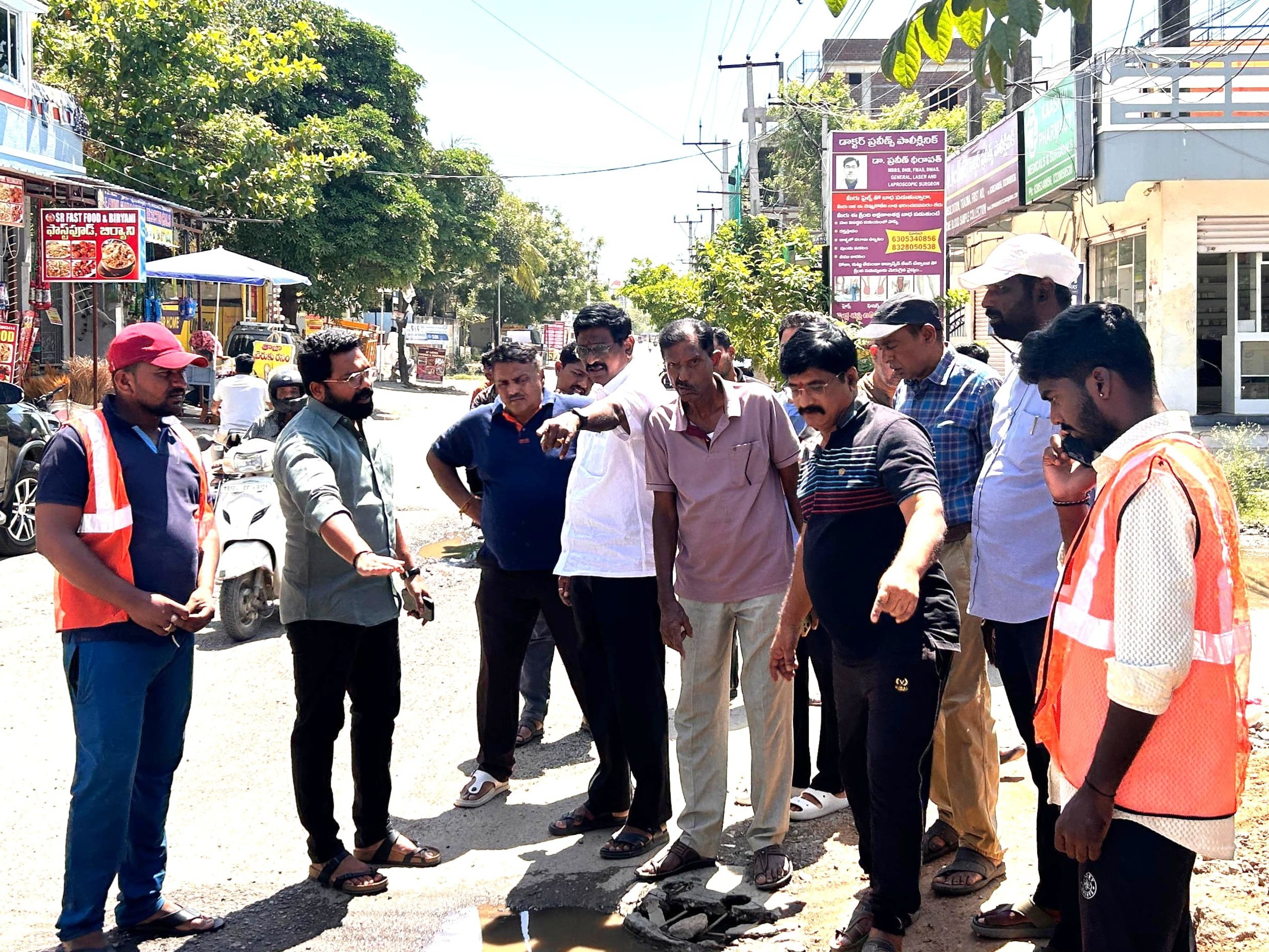 రోడ్డు సమస్యల పరిష్కారానికి కృషి: తుంగతుర్తి రవి