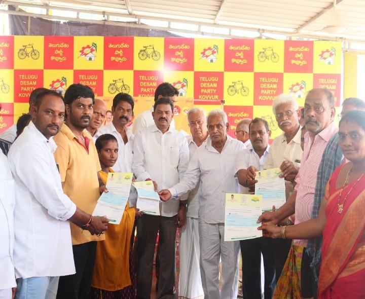 CMRF చెక్కులు పంపిణి చేసిన ఎమ్మెల్యే