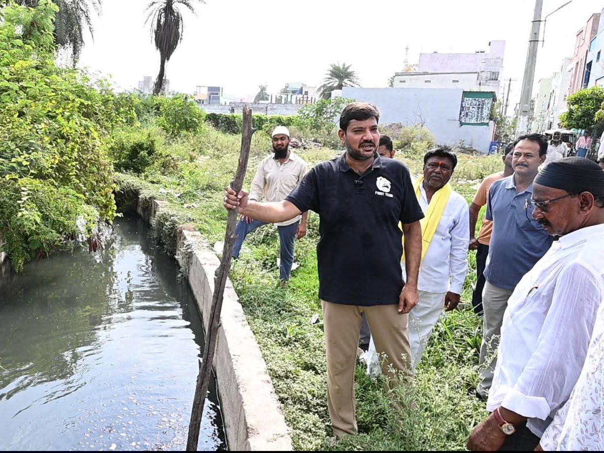 ఎమ్మెల్యే మహమ్మద్ నసీర్ వార్డు పర్యటన