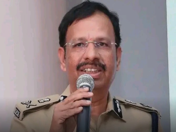 VIEWS కోసం విలువలనే విస్మరిస్తారా..?: సజ్జనార్