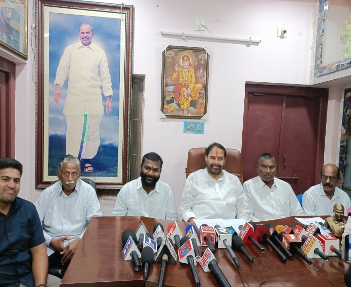 మంత్రి వ్యాఖ్యలపై మండిపడ్డ మాజీ స్పీకర్