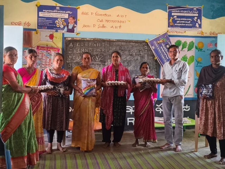 అంగన్వాడీ కేంద్రాన్ని సందర్శించిన సామాజిక కార్యకర్త