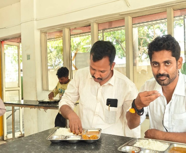 అన్నా క్యాంటీన్‌ను సందర్శించిన బీజేపీ నాయకులు