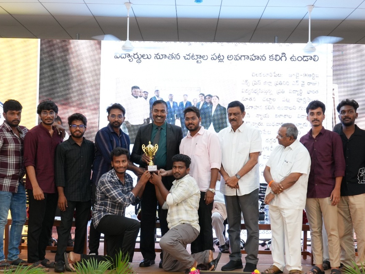 లా విద్యార్థులకు ఐజీపీ రవికృష్ణ సూచనలు