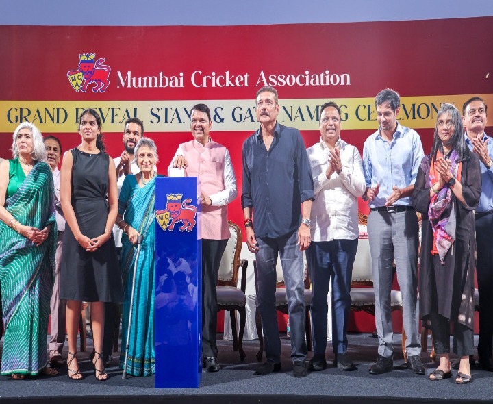 మాజీ కోచ్ రవిశాస్త్రికి అరుదైన గౌరవం