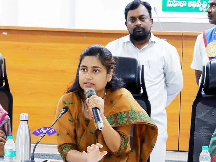 ‘ప్రైవేట్ ప్లే స్కూల్స్‌కు ధీటుగా అభివృద్ధి చేయాలి ‘