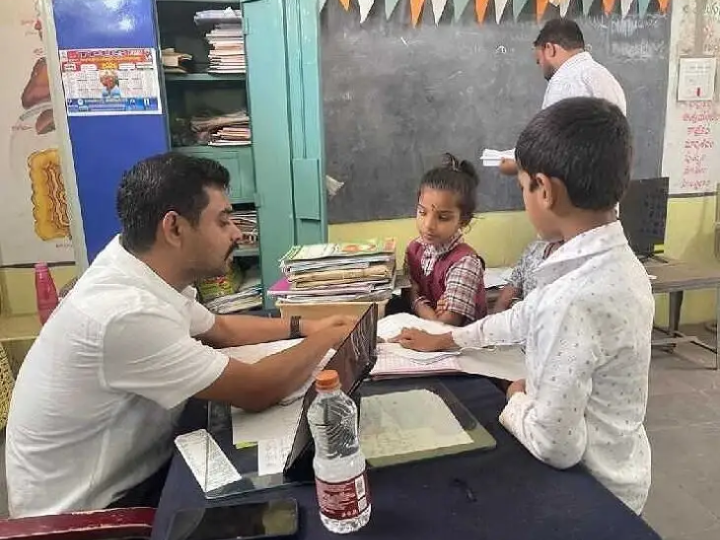 ఆజంగంజ్ పాఠశాలను సబ్ కలెక్టర్ ఆకస్మికంగా తనిఖీ