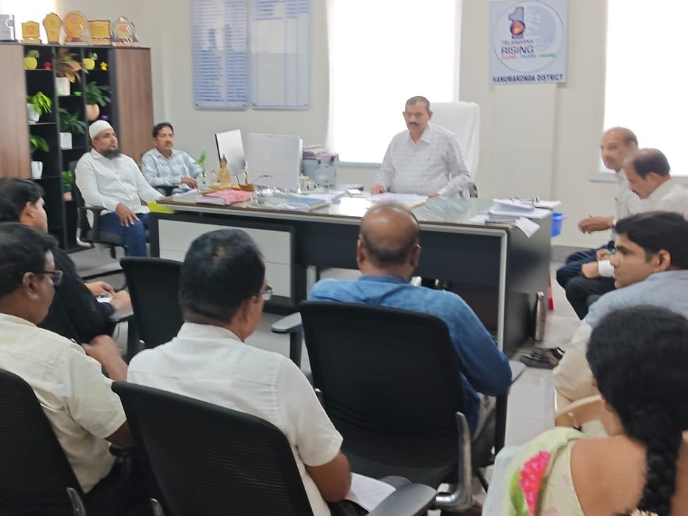 వరి ధాన్యం కొనుగోలుపై సమీక్షించిన అదనపు కలెక్టర్