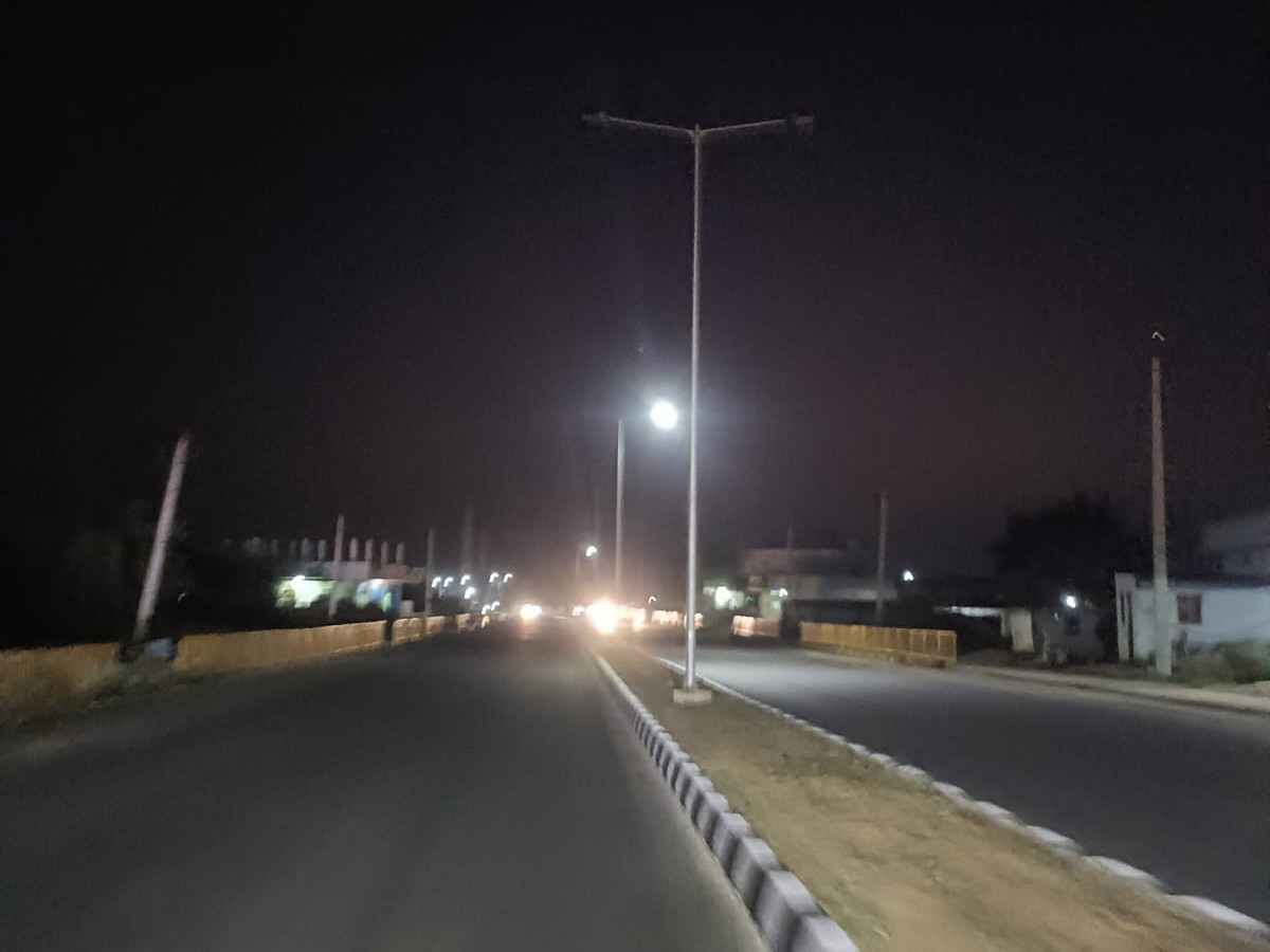 జాతీయ రహదారిపై వెలగని హై మాస్ట్ లైట్లు