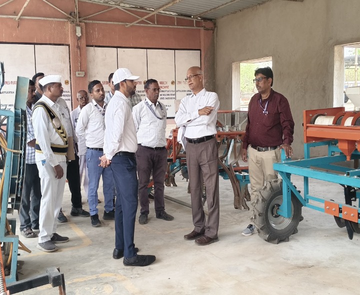 ట్రాక్టర్ నగర్‌లో కలెక్టర్ పర్యటన