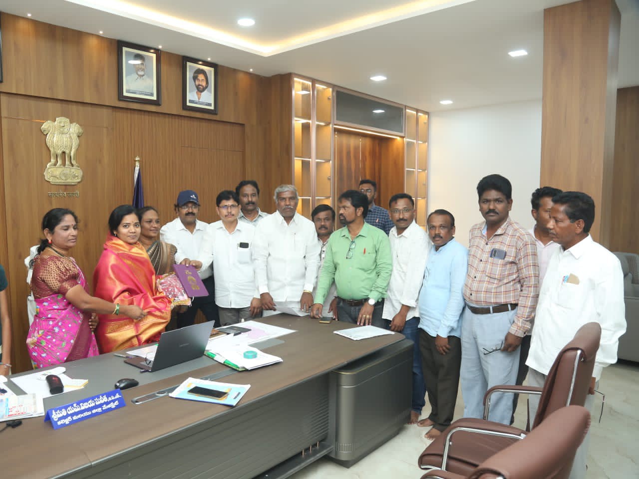 మార్కాపురం కలెక్టర్‌ను కలిసిన ఉపాధ్యాయులు