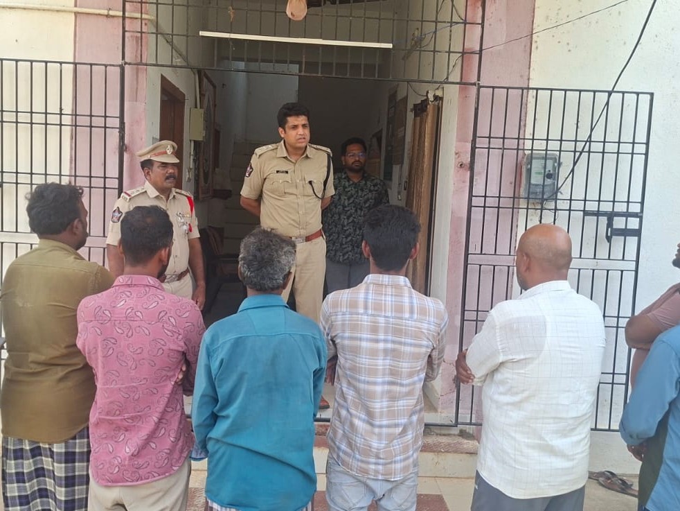 రౌడీ షీటర్లకు హెచ్చరిక జారీ చేసిన ఏఎస్పీ