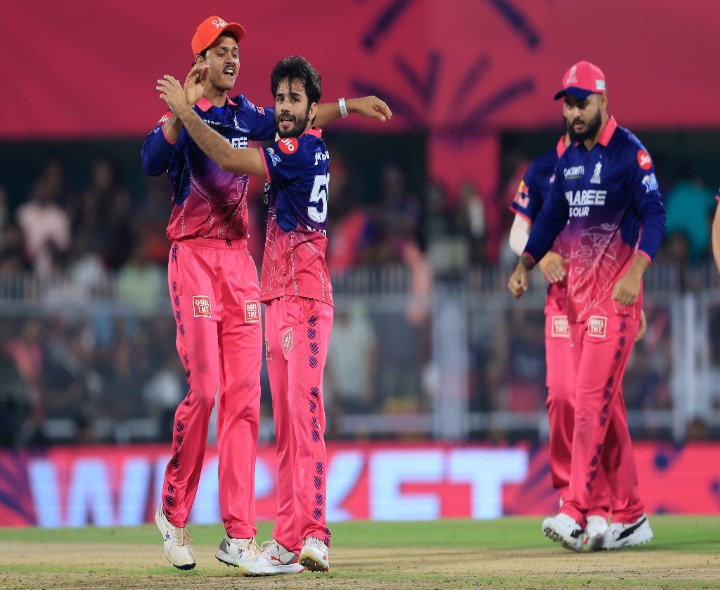 RRతో మ్యాచ్.. పీకల్లోతు కష్టాల్లో RCB