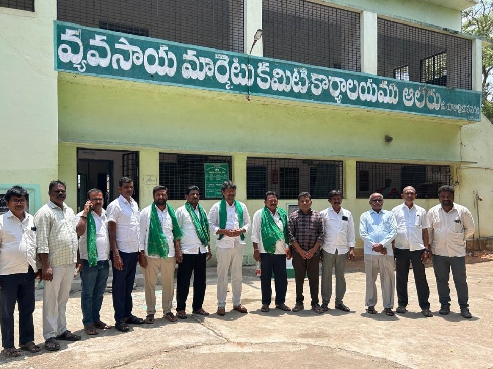 మార్కెట్లను సందర్శించిన కమిటీ సభ్యులు