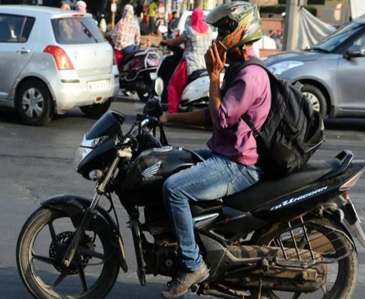 సెల్‌ఫోన్ డ్రైవింగ్.. 6,046 కేసులు