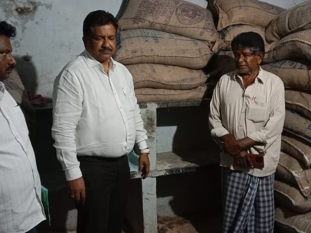 భారీగా తగ్గిన బియ్యం నిల్వ.. డీలర్‌పై కేసు నమోదు