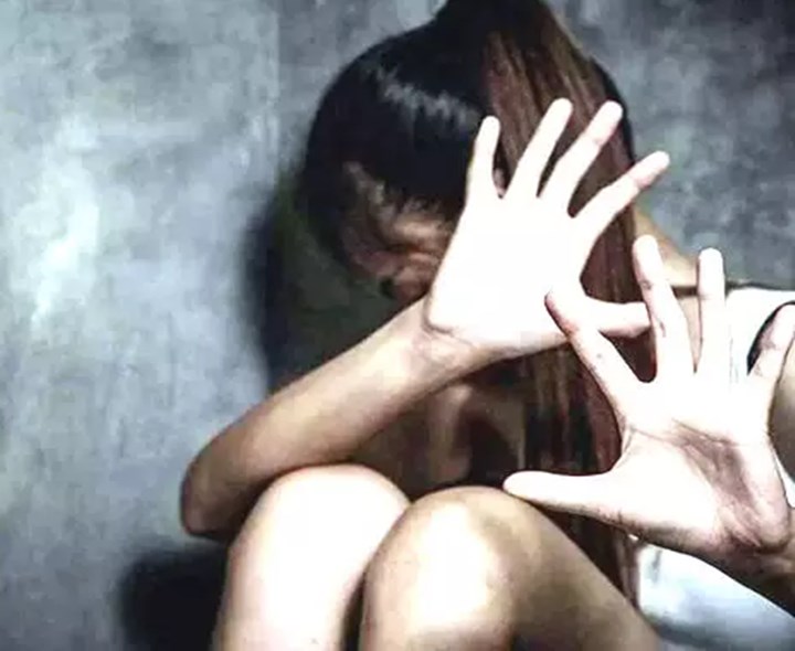 బాలికపై యువకుడు అత్యాచారయత్నం