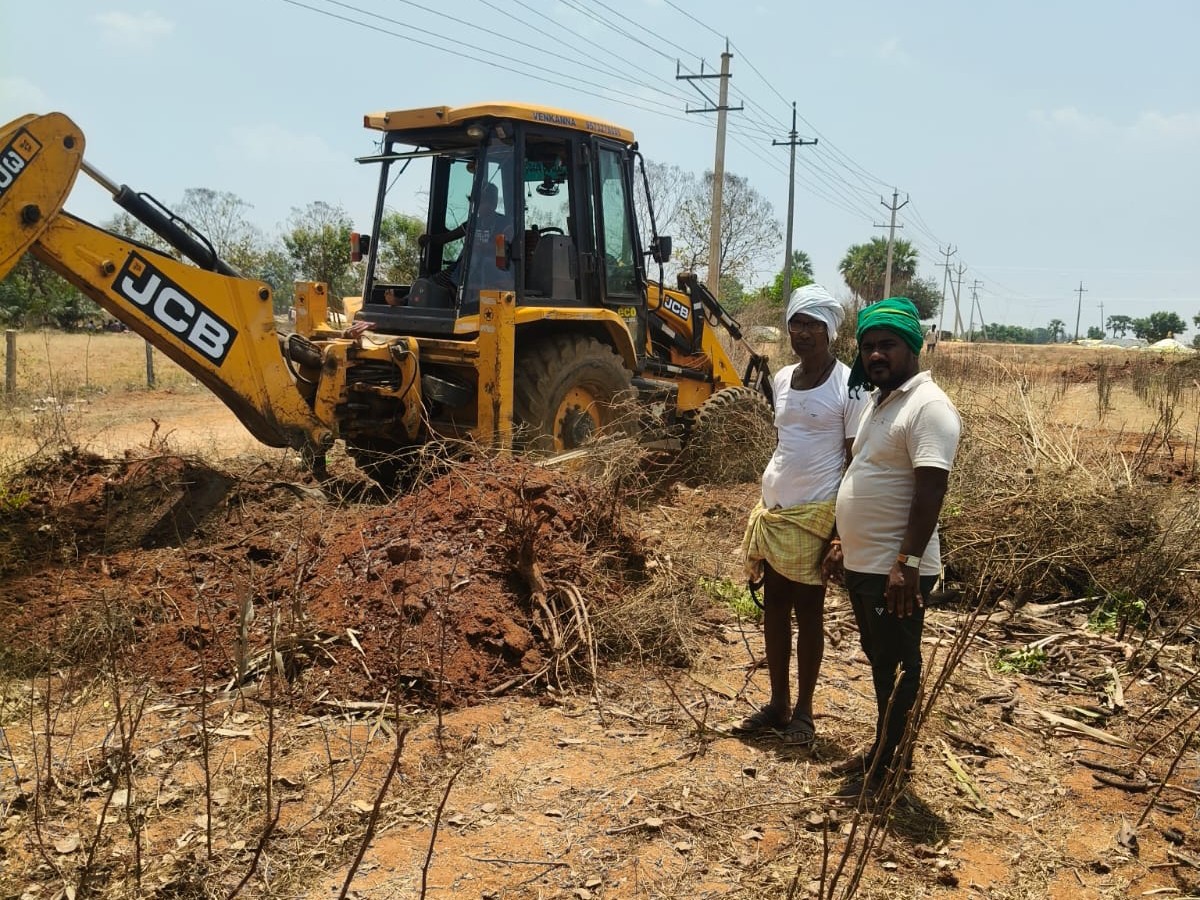 కొనుగోలు కేంద్రానికి దారి సమస్యకు చెక్