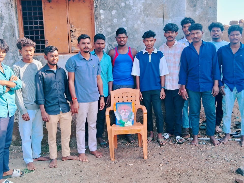 ‘జ్యోతిబా ఫులేను ఆదర్శంగా తీసుకోవాలి’