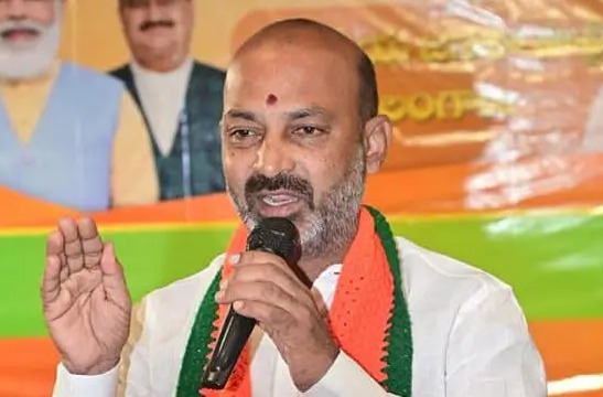 ఫూలే స్ఫూర్తికి భిన్నంగా కాంగ్రెస్ పాలన: బండి