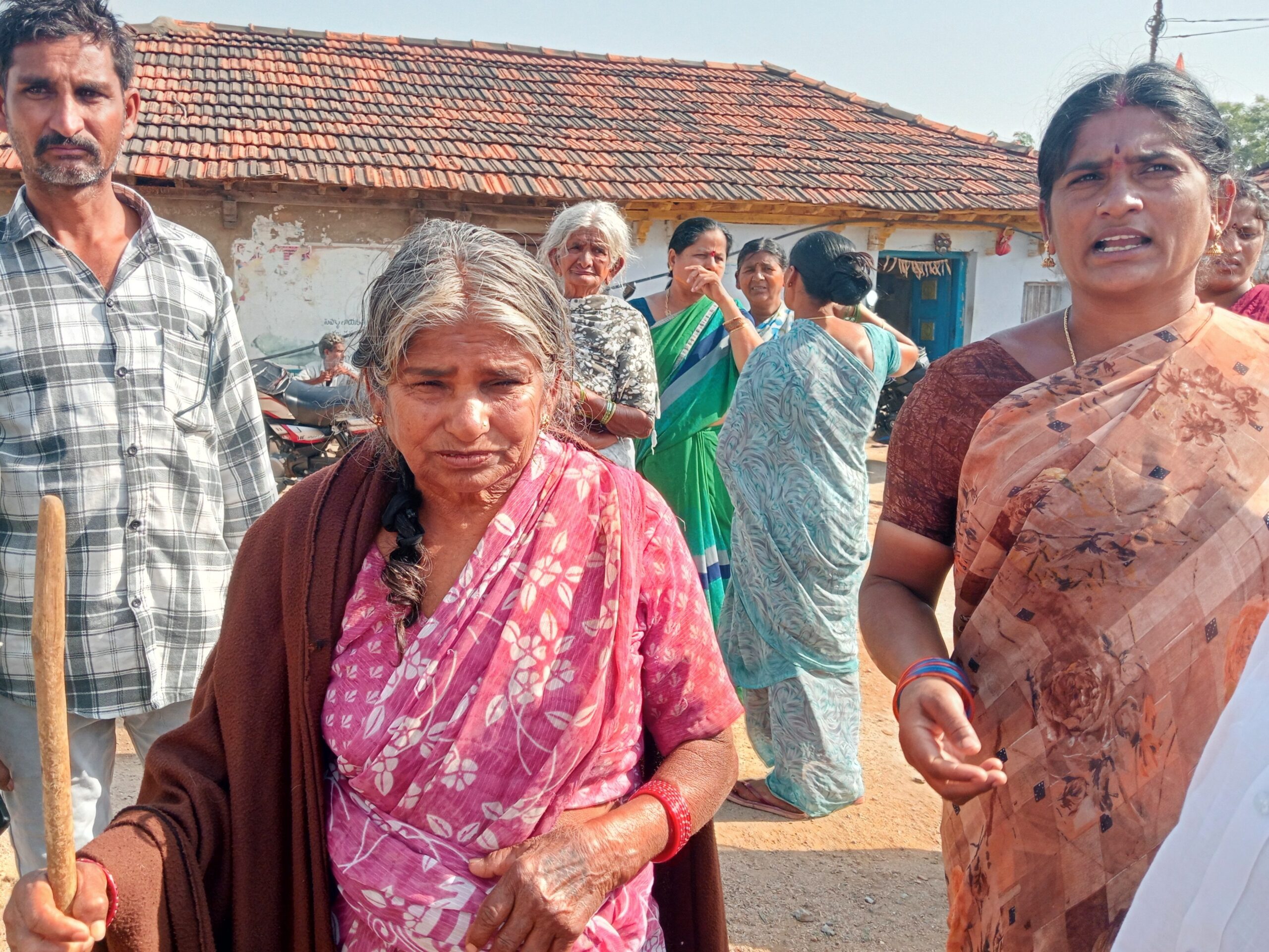 వృద్దురాలి మెడలో బంగారం చోరీ