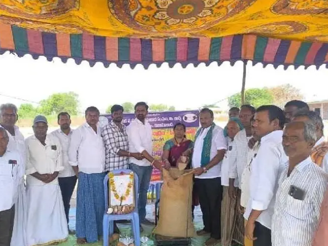 ముదక్‌పల్లి వడ్ల కొనుగోలు కేంద్రం ప్రారంభం