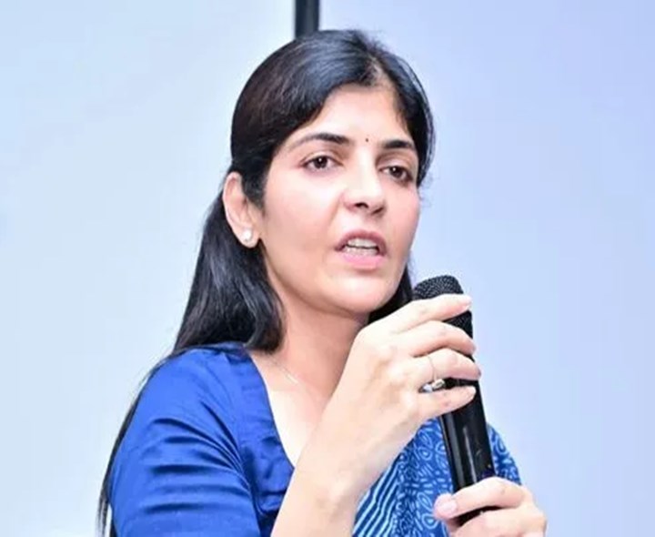 ఏఎస్సై వ్యవహార శైలిపై మహిళా కమిషన్ ఫైర్