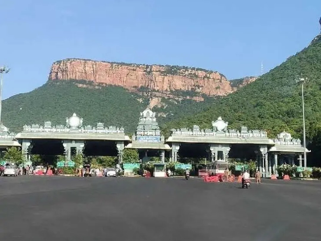 అలిపిరిలో భారీగా డ్రోన్ కెమెరాల పట్టివేత