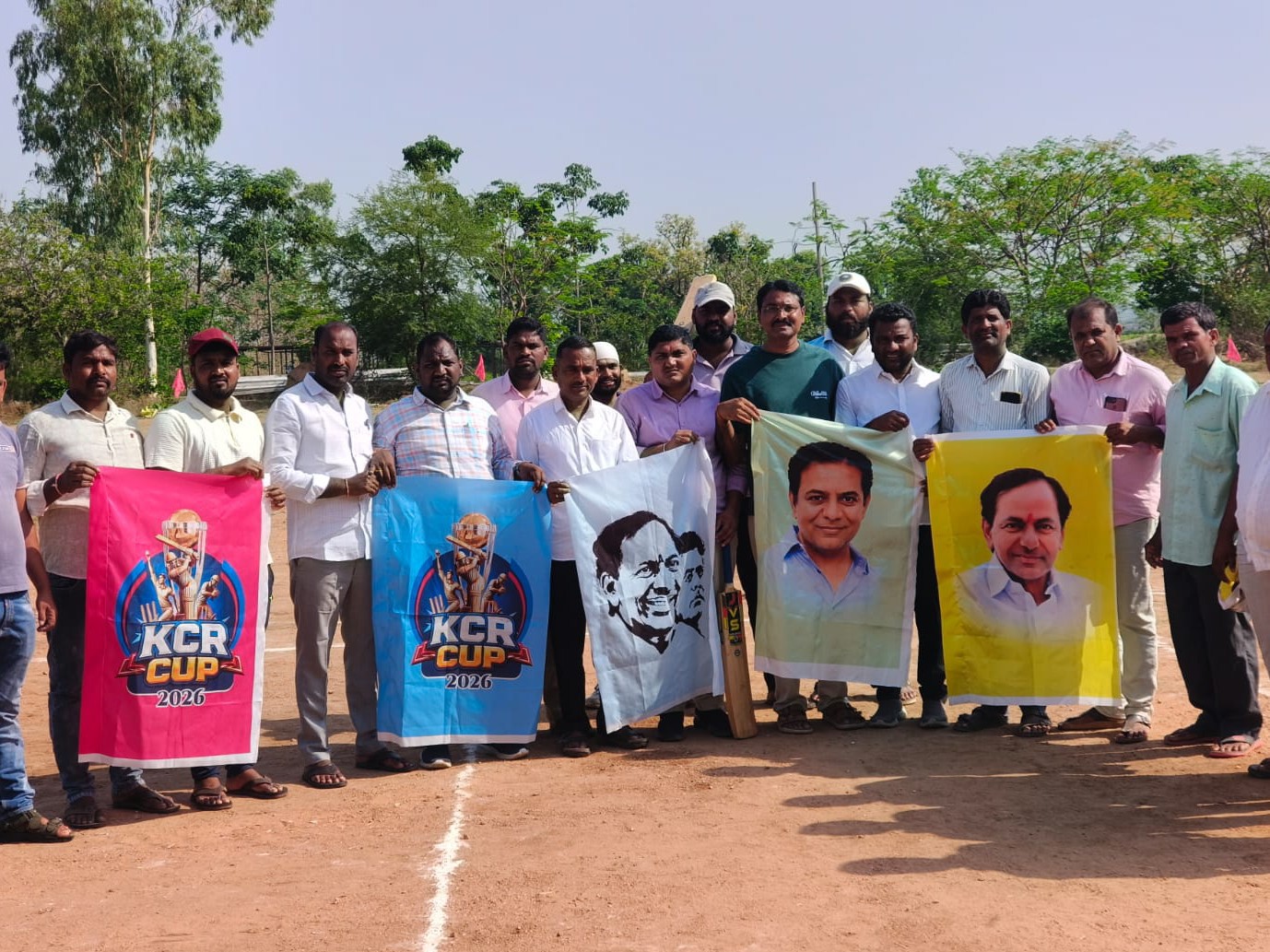 కేసీఆర్ కప్ క్రికెట్ టోర్నమెంట్ ప్రారంభం