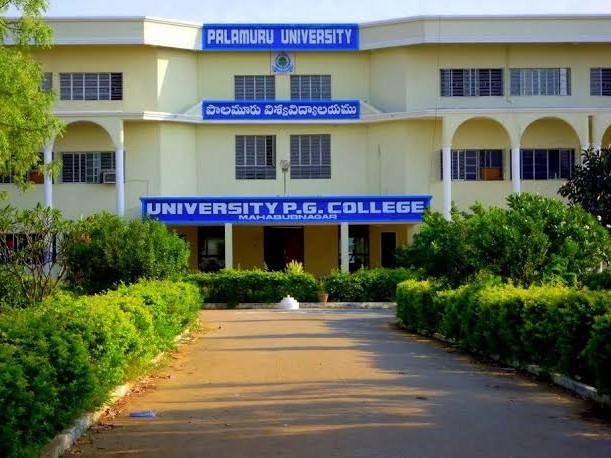 డిగ్రీ పరీక్షలను వాయిదా వేయాలన్న విద్యార్థులు