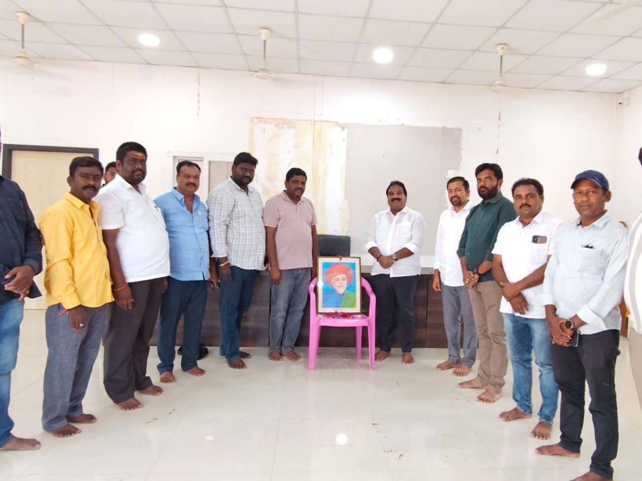 పూలే జయంతి సందర్భంగా ఘన నివాళులు