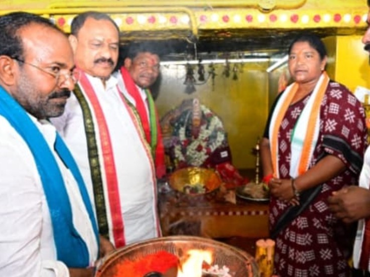 గట్టమ్మ అమ్మవారిని దర్శించుకున్న మహేష్ కుమార్ గౌడ్