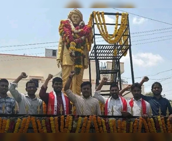 ‘పూలే సేవలు ప్రశంసనీయం’