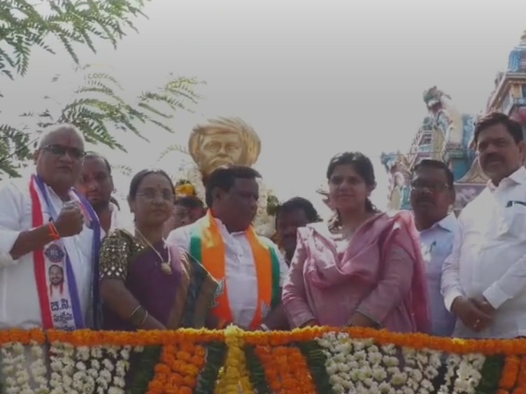 జ్యోతిబాఫూలే జయంతి వేడుకల్లో పాల్గొన్న ఎమ్మెల్యే