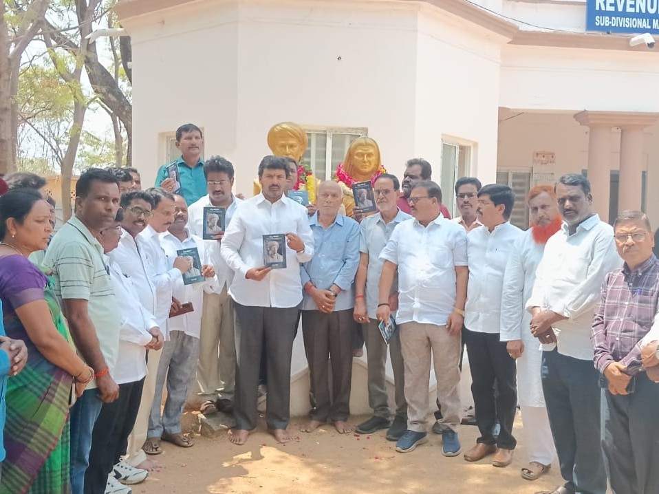 జ్యోతిబా పూలే ఎందరికో స్ఫూర్తి: సంజీవ్ ముదిరాజ్