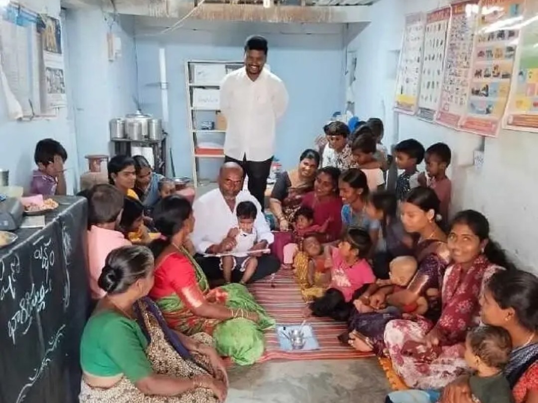 అంగన్వాడీ కేంద్రంలో అక్షరాభ్యాస కార్యక్రమం