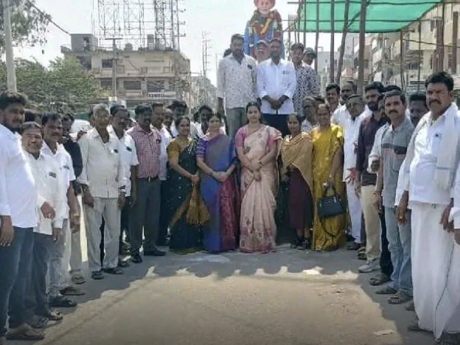 ‘మహిళా విద్యకు ప్రాధాన్యం ఇచ్చింది పూలే’