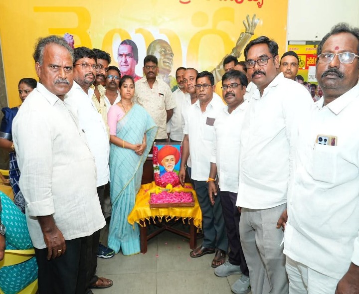 టీడీపీ కార్యాలయంలో ఘనంగా పూలే జయంతి