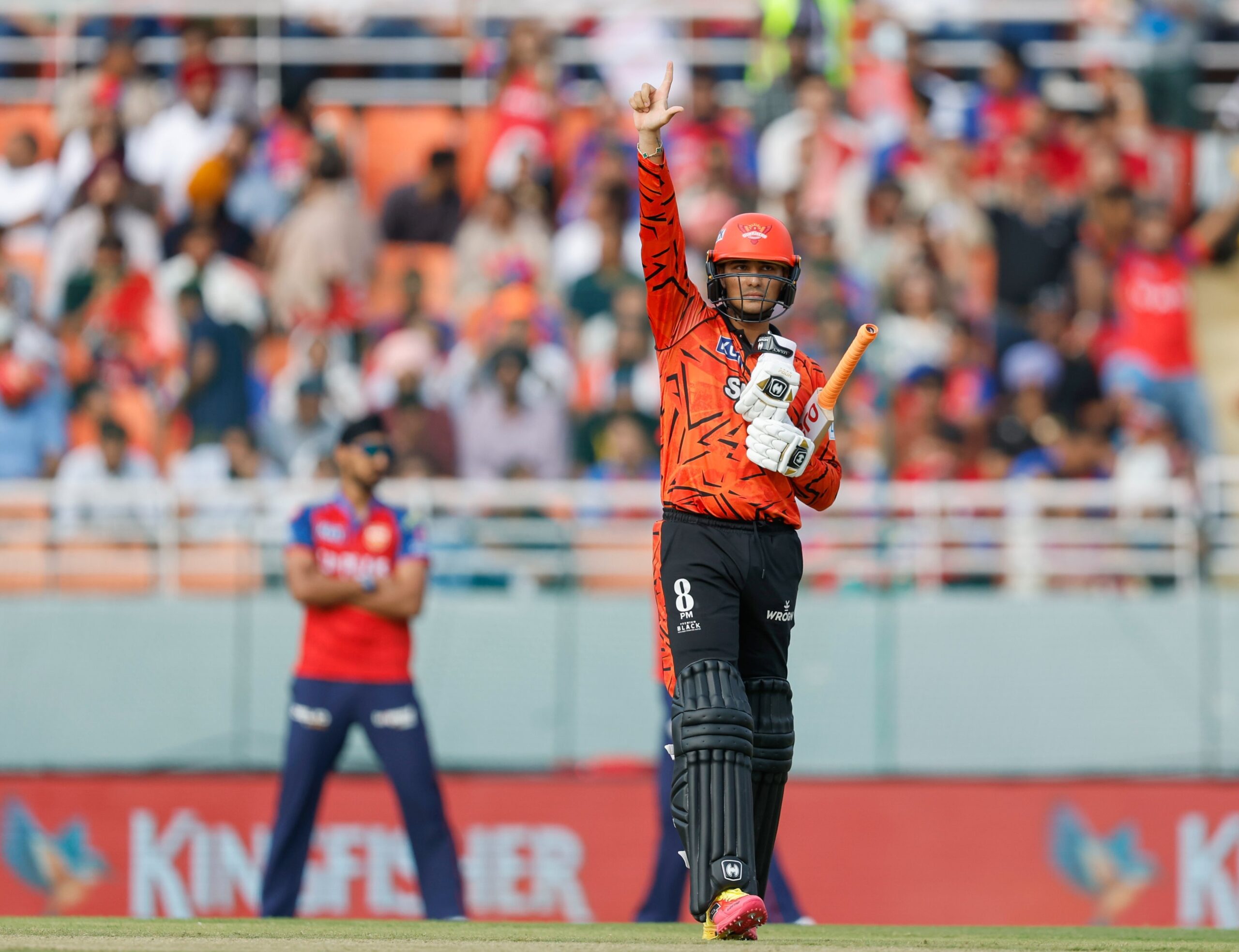 18 బంతుల్లో అభిషేక్ శర్మ హాఫ్‌ సెంచరీ