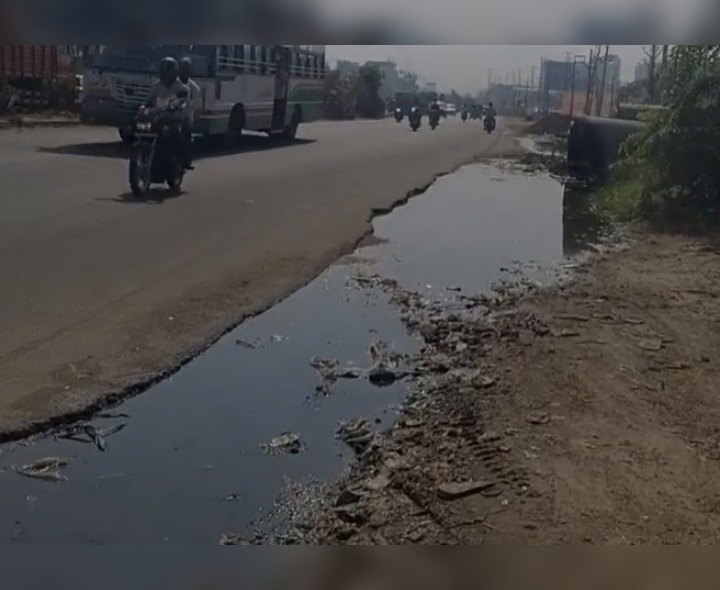 VIDEO: జాతీయ రహదారిపై దుర్గంధం