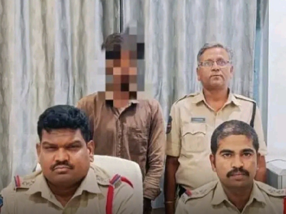 ప్రేమ పేరుతో మోసం.. యువకుడిపై పోక్సో కేసు